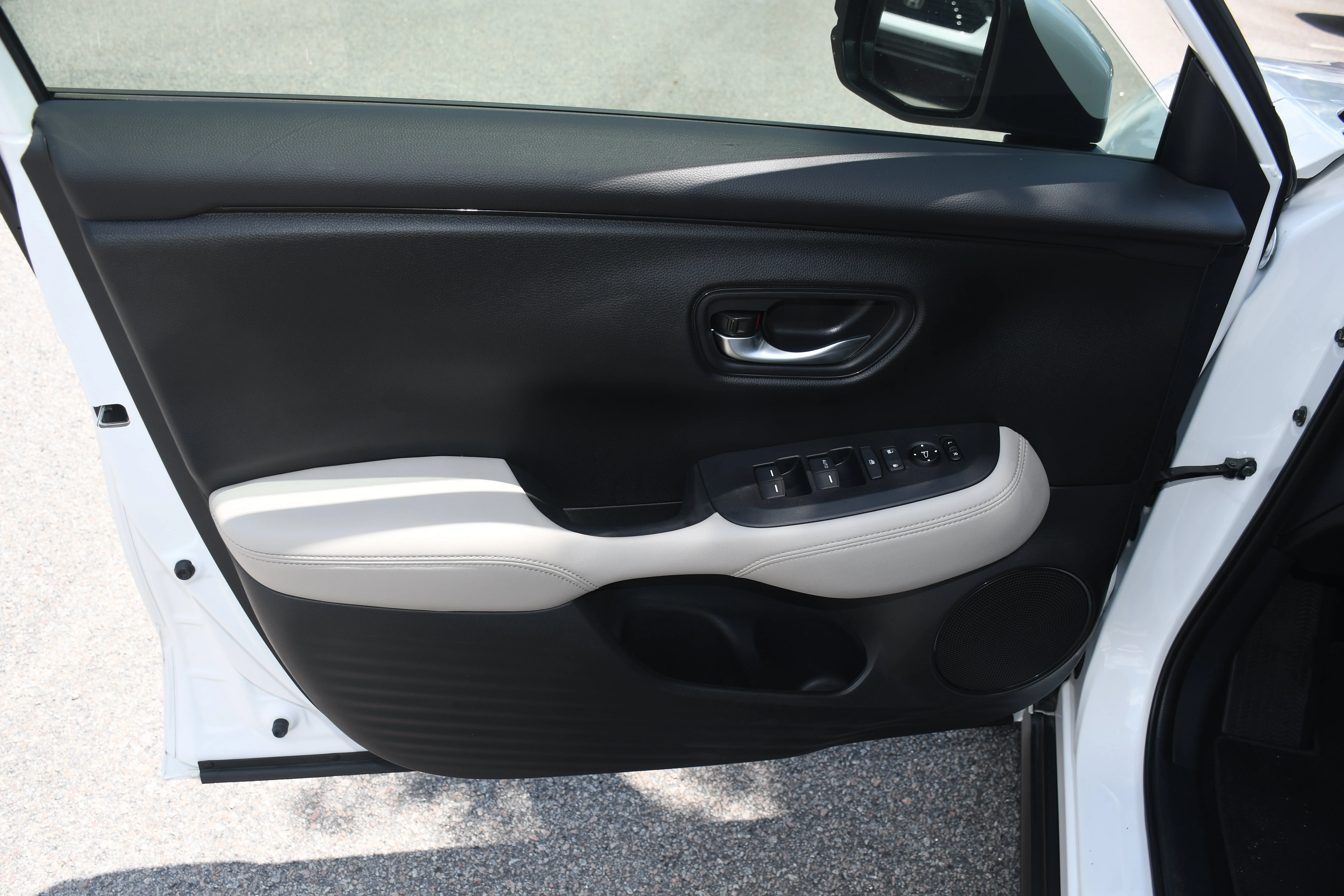2026 Honda HR-V LX - Photo 9