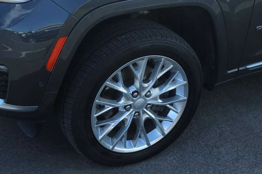 Used 2021 Gray Jeep Summit image 19