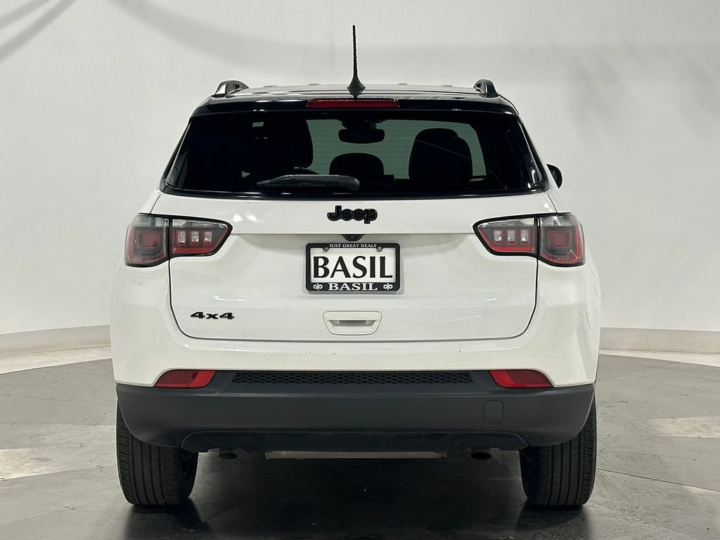 Used 2023  Jeep Altitude image 12