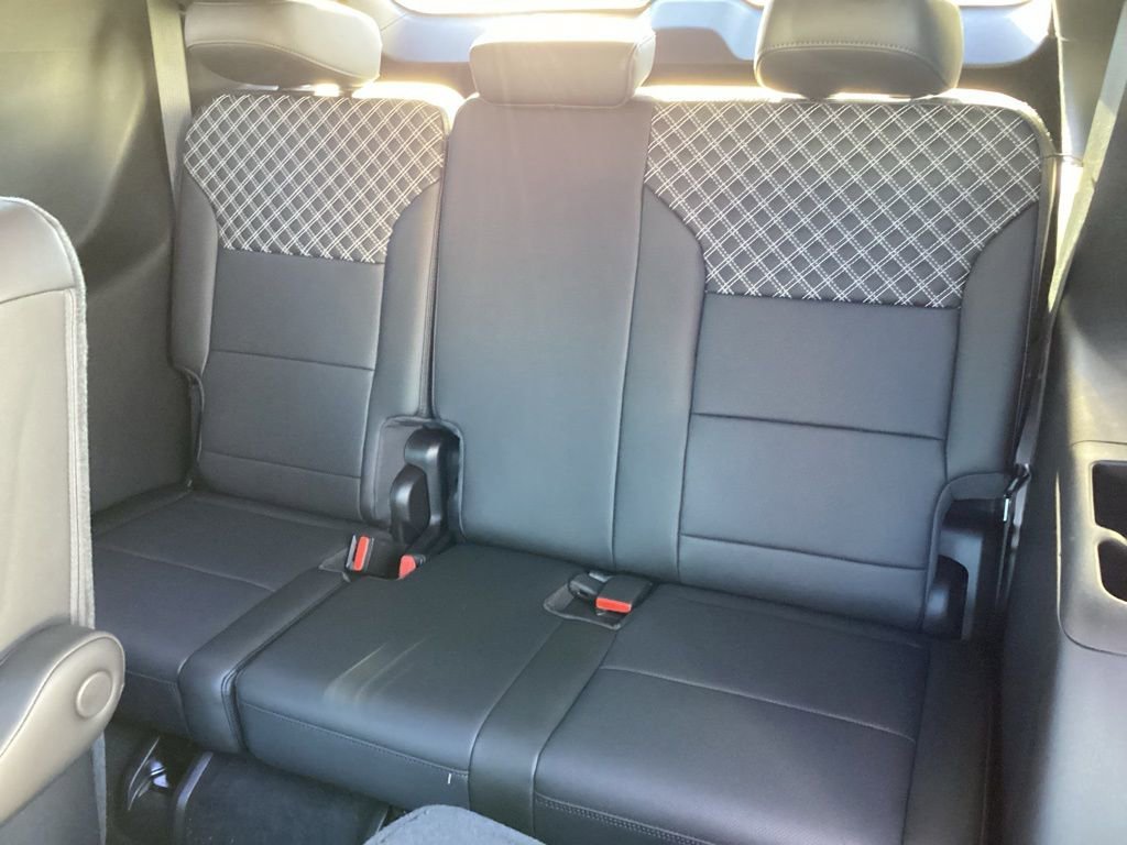 2026 GMC Acadia Denali - Photo 7