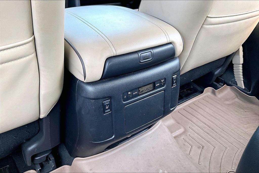 Used 2021 White Nissan Platinum image 25
