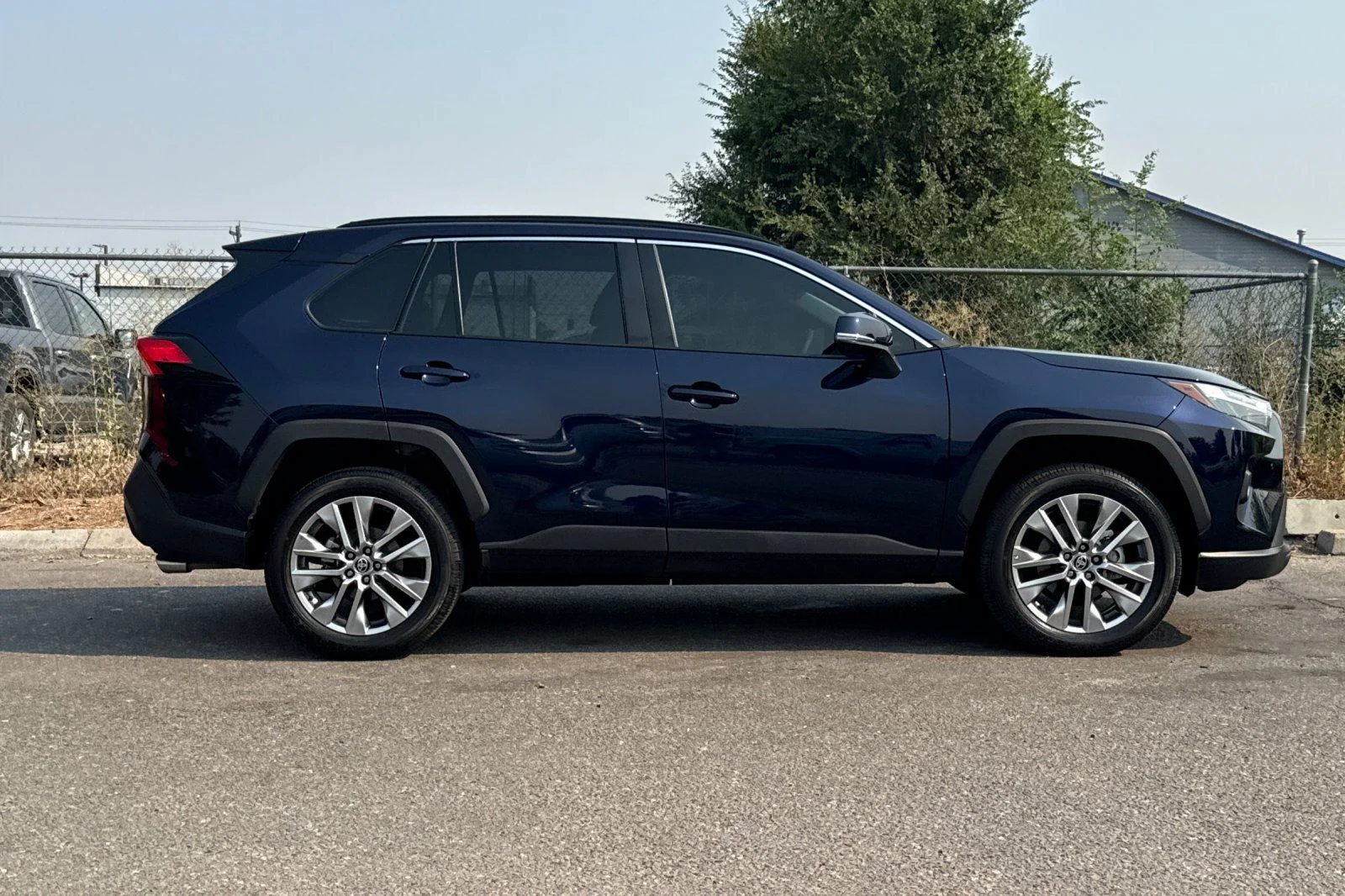 Used 2025  Toyota XLE Premium image 2
