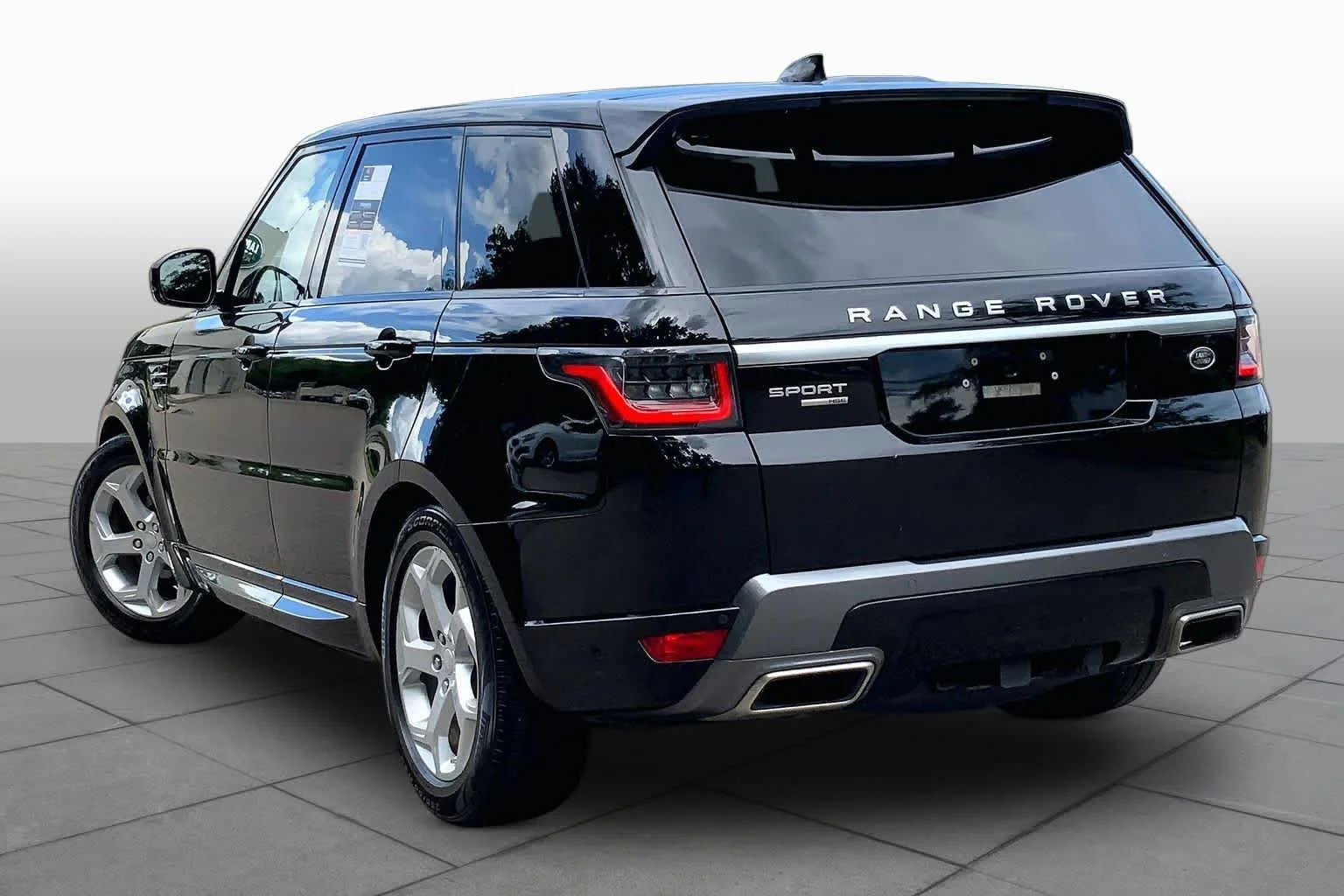 Used 2018 Narvik Black Land Rover HSE image 11
