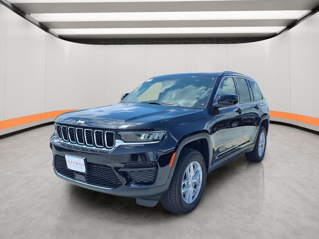 New 2026 Diamond Black Crystal Pearlcoat Jeep Laredo X image 3