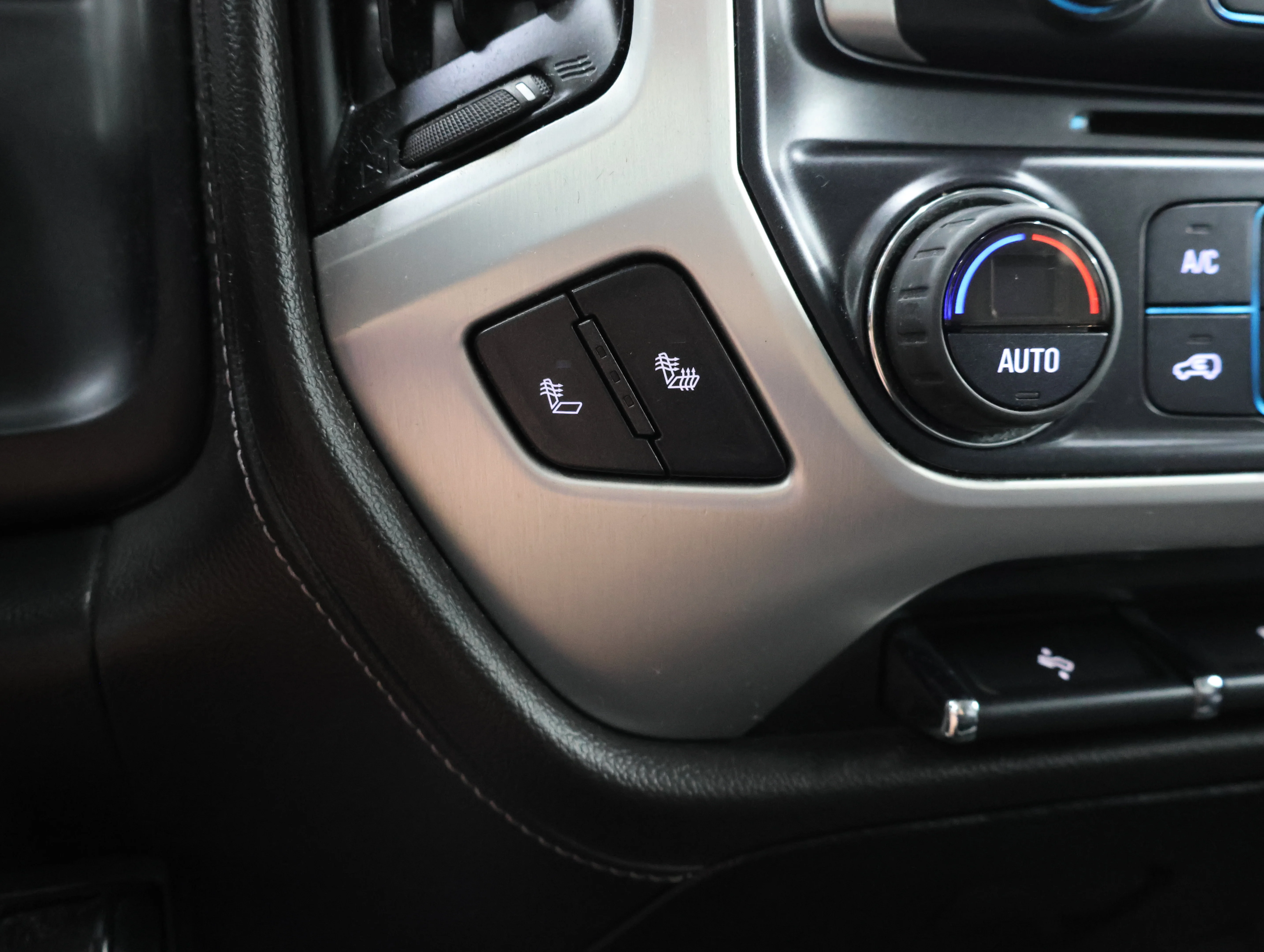 Used 2017 Onyx Black GMC SLT image 41