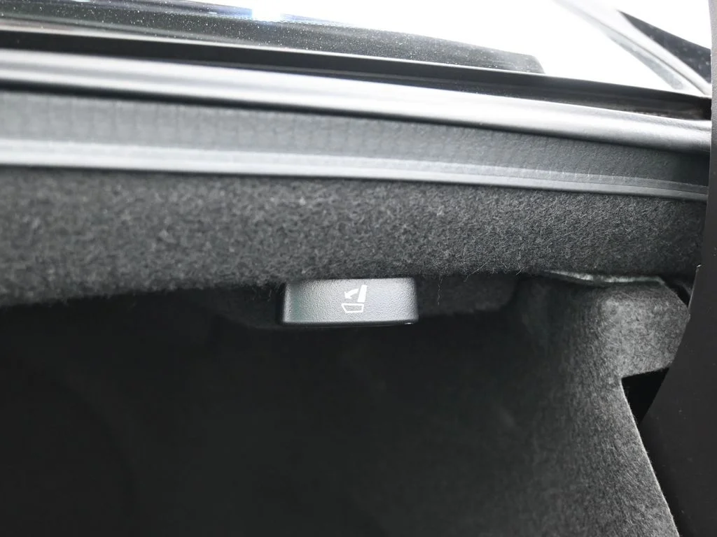 Used 2017 Black Acura V6 image 40