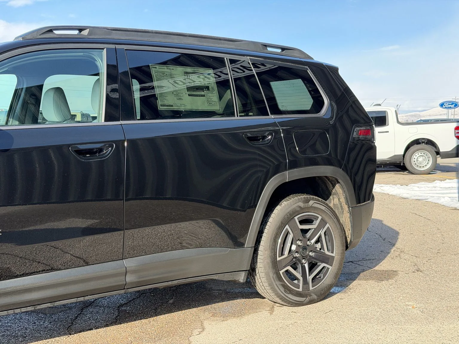 New 2026 Diamond Black Crystal Pearl-Coat Exterior Paint Jeep Limited image 13