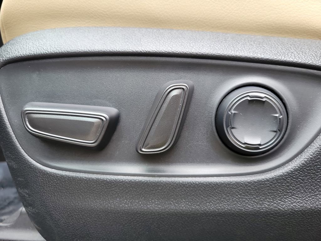 Used 2023  Toyota XLE image 20