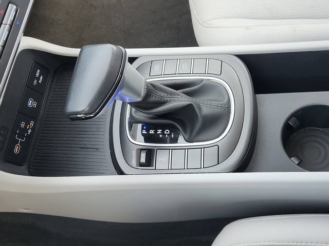Used 2025 White Hyundai SEL image 21