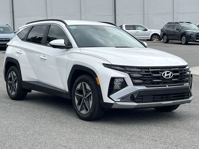 Used 2025 White Hyundai SEL image 15