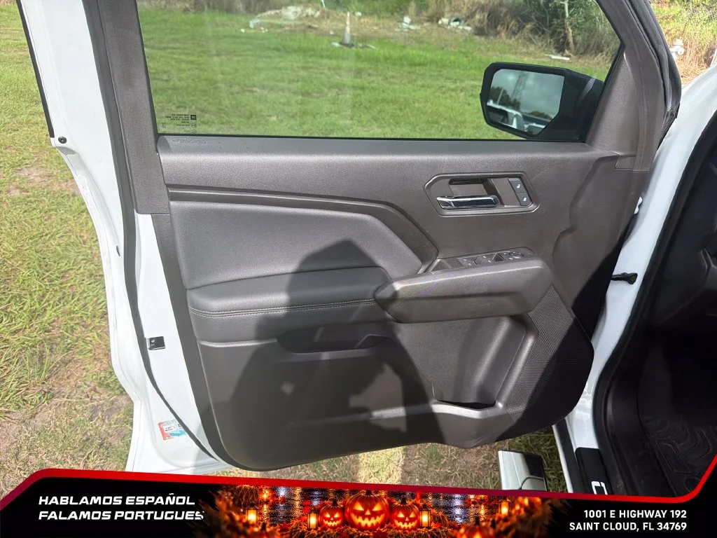 Used 2024 Summit White Chevrolet LT image 12