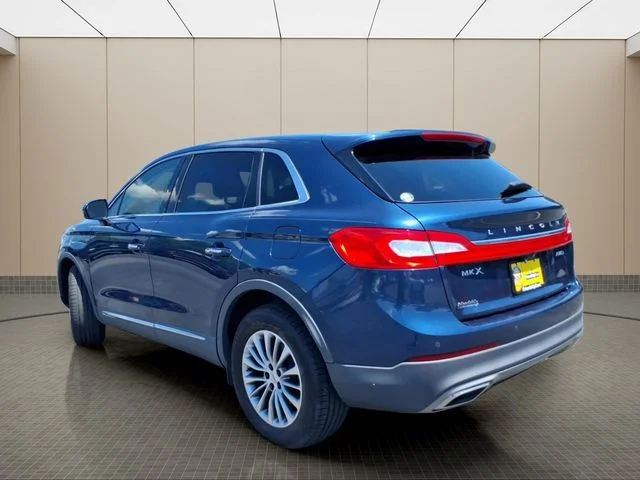 Used 2017 Blue Lincoln Select image 9