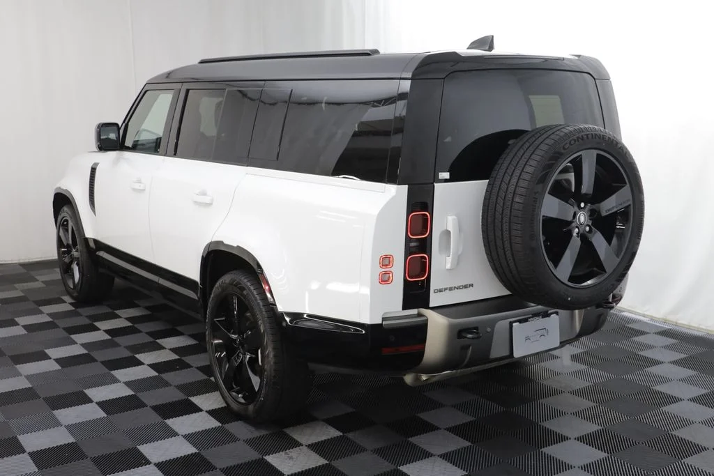 Certified Used 2025 White Land Rover X-Dynamic SE image 16