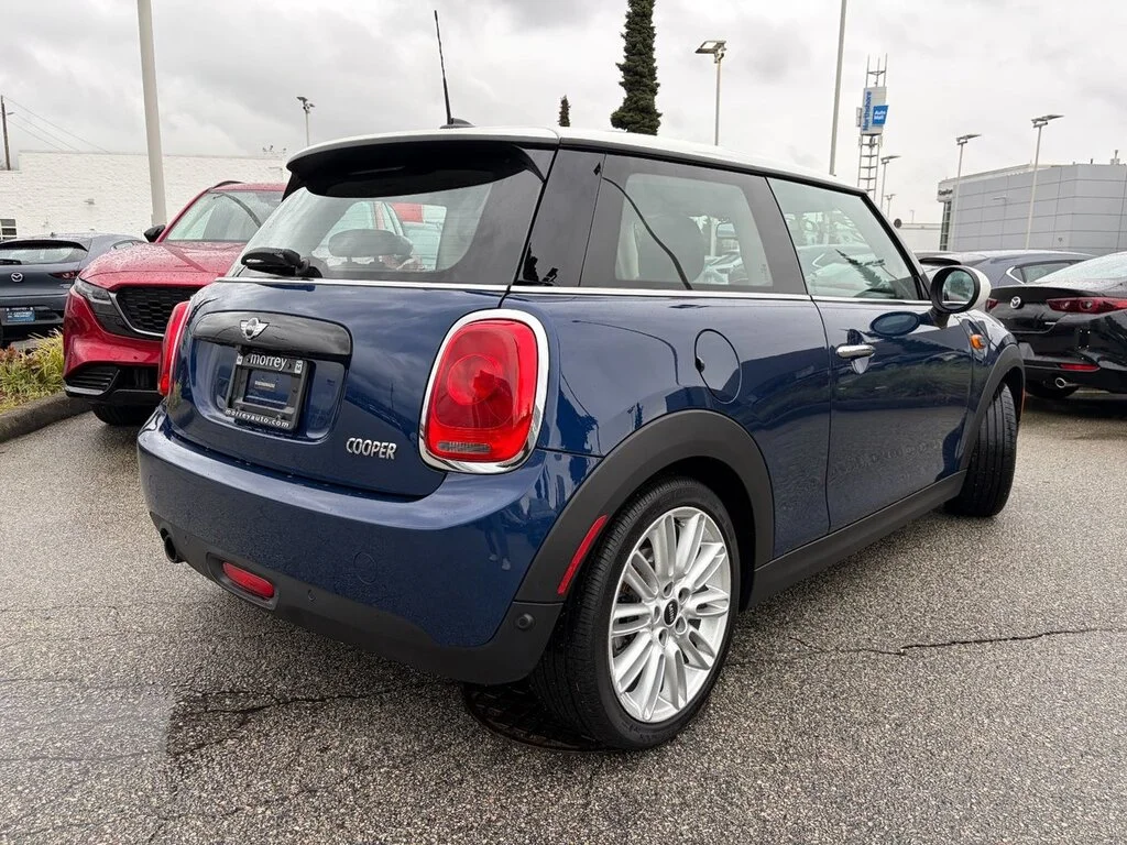 Used 2018  MINI 3 Door Great price,Fun to drive,Financing availa image 7