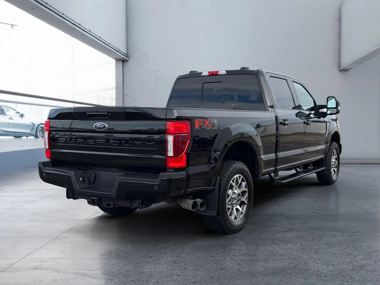 Used 2022 Agate Black Metallic Ford LARIAT image 5