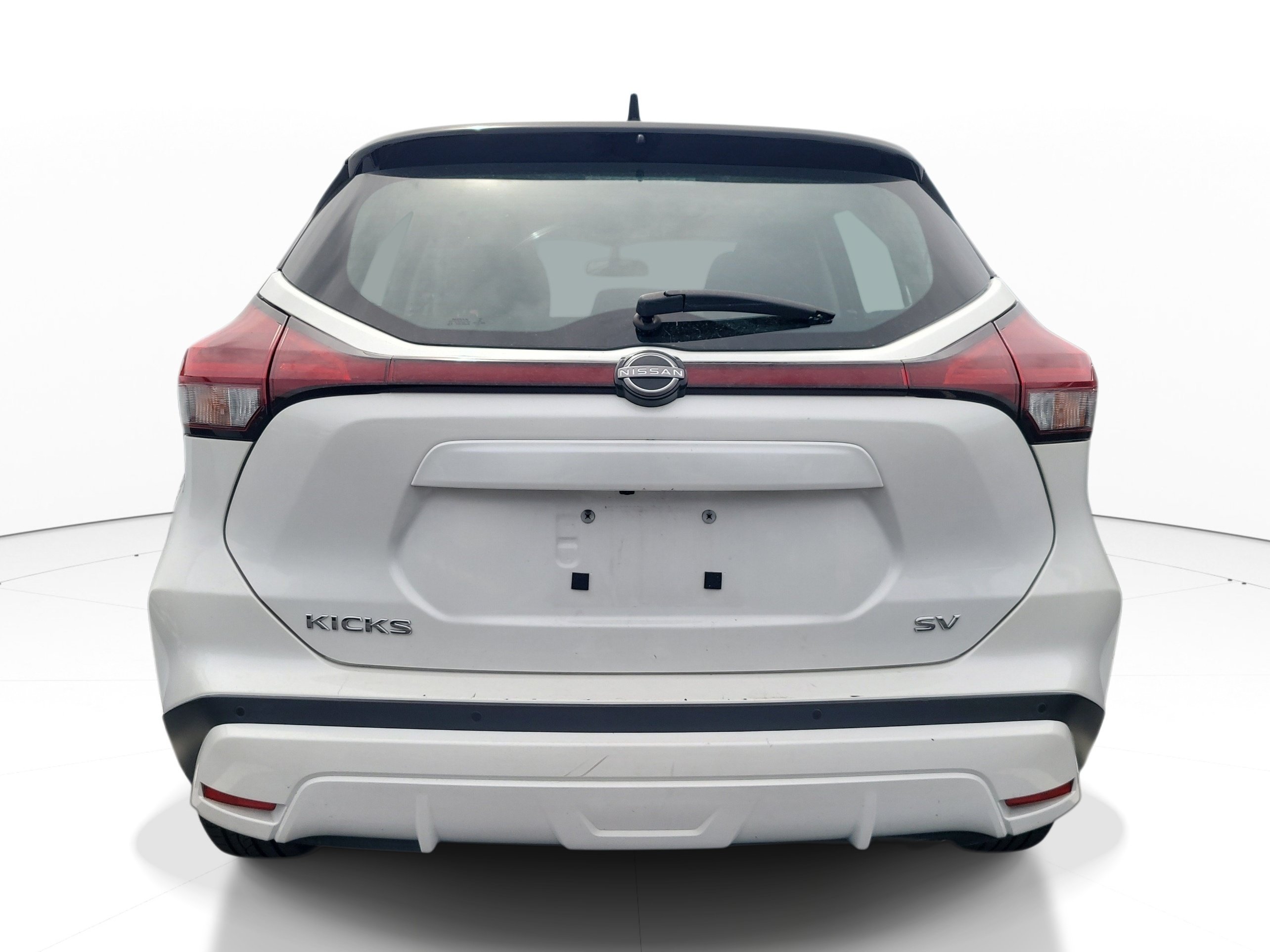 Used 2023 Aspen White Tricoat/Super Black Nissan SV image 4