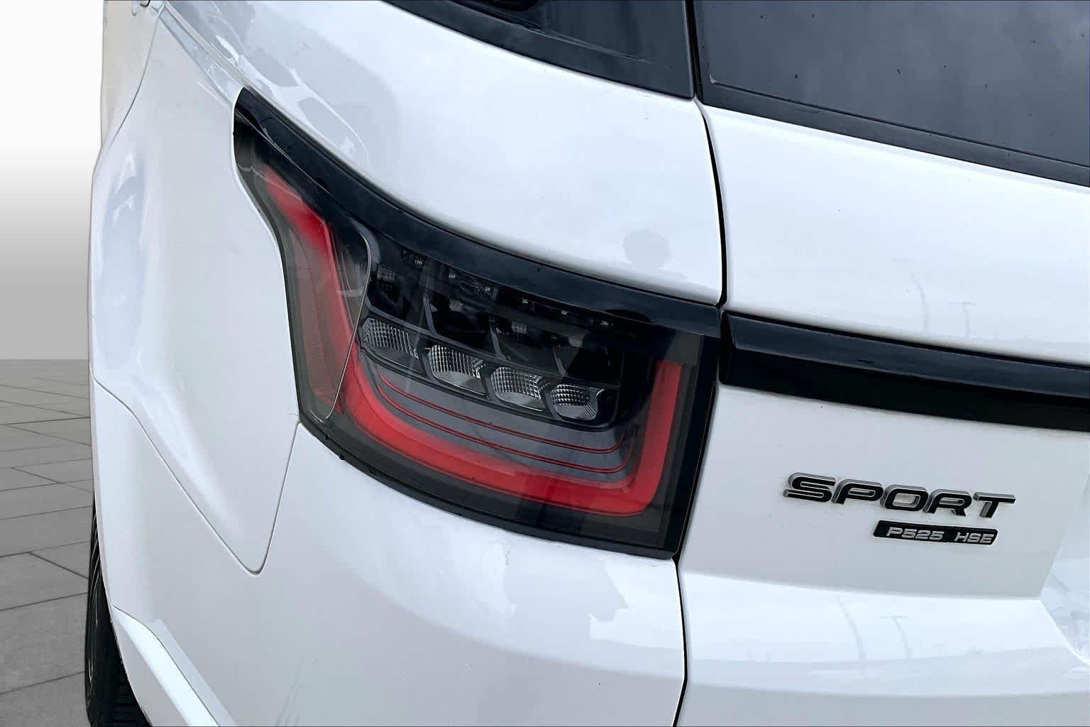 Used 2021 Fuji White Land Rover HSE Dynamic image 27