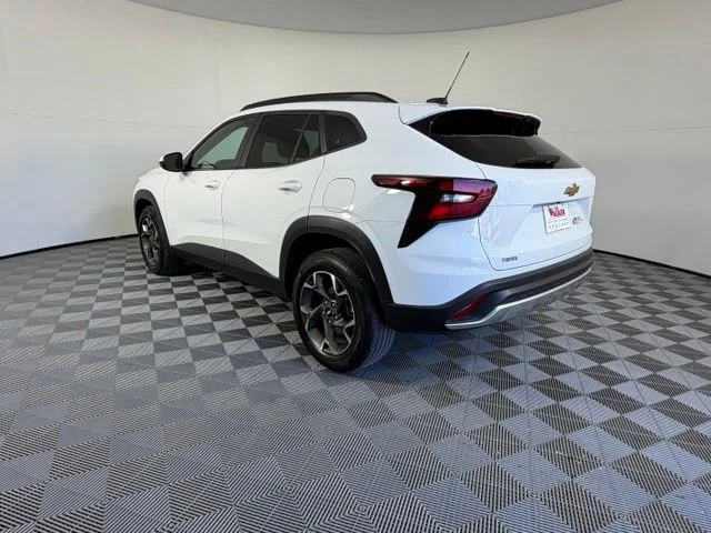 Used 2024 White Chevrolet LT image 5