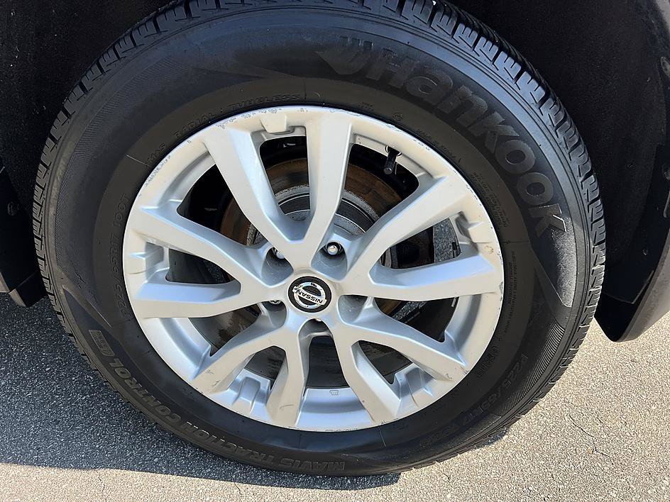 Used 2019 Caspian Blue Metallic Nissan SV image 10