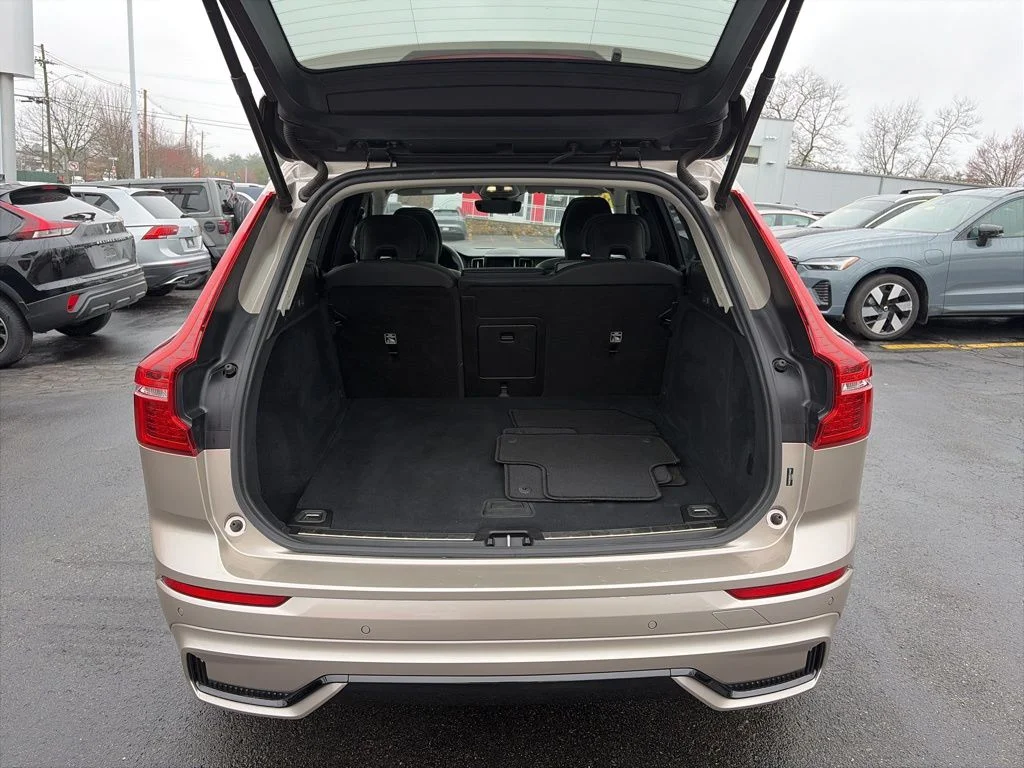 2025 Volvo XC60 Plus - Photo 7