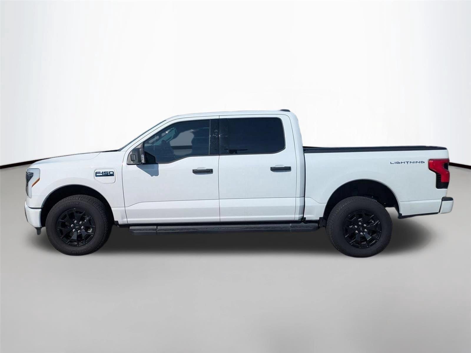 Used 2025 Oxford White Ford XLT image 8