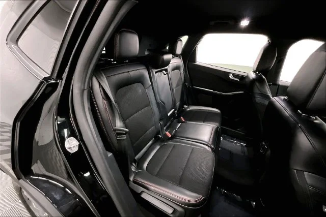 Used 2025 Agate Black Metallic Ford ST-Line image 24