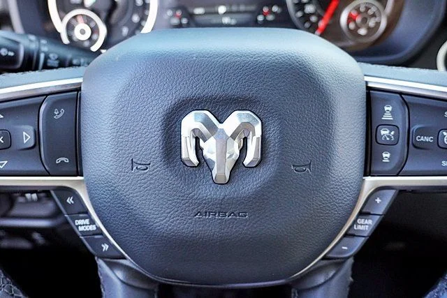 New 2026 Diamond Black Crystal Pearl-Coat Exterior Paint RAM Big Horn Sport Appearance image 39