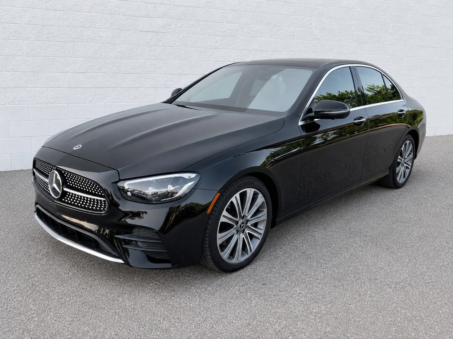 2022 Mercedes-Benz E-Class E350's photo
