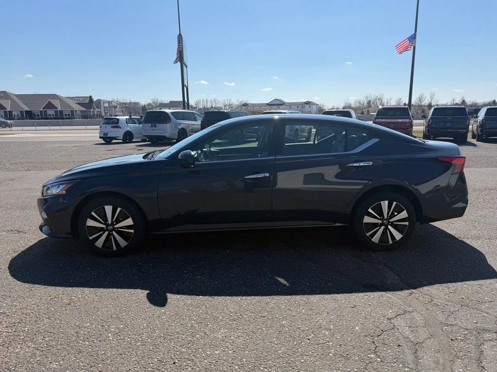 Used 2020 Blue Nissan 2.5 SL image 9