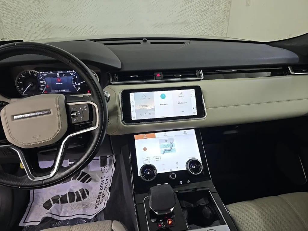 Used 2023 Black Land Rover R-Dynamic S image 6