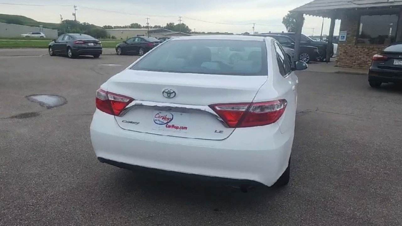 2016 Toyota Camry XSE photo 2