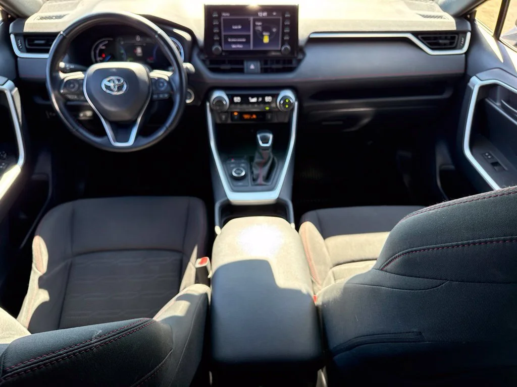 Used 2021  Toyota SE image 16