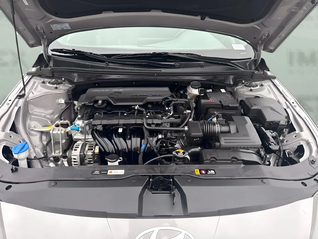 Used 2025 Silver Hyundai SEL Convenience image 29