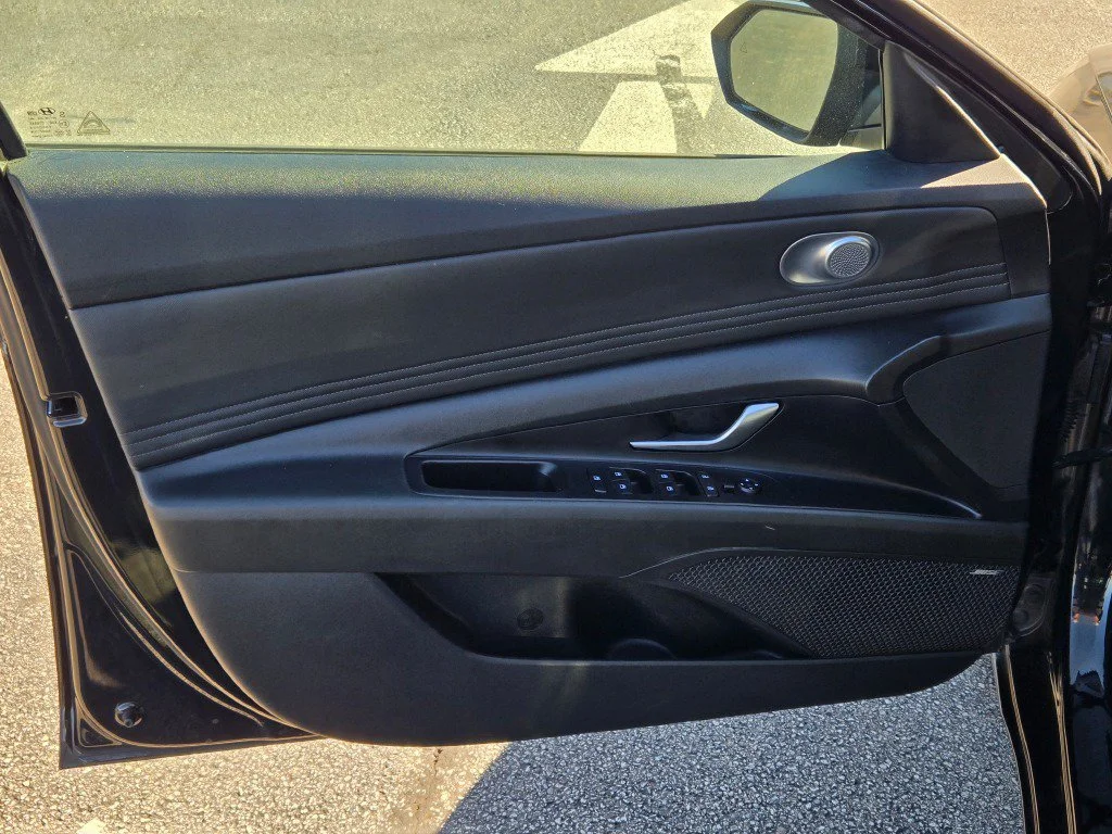 Used 2021 Black Hyundai Limited image 13