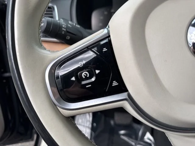 Used 2018 Onyx Black Metallic Volvo Inscription image 24
