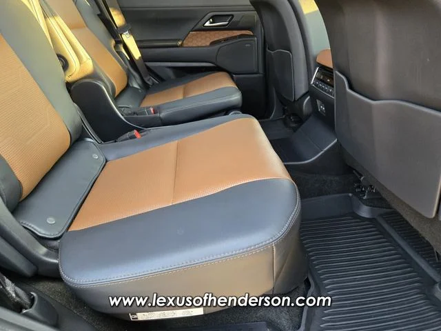 Certified Used 2025  Lexus 550 Luxury+ image 17