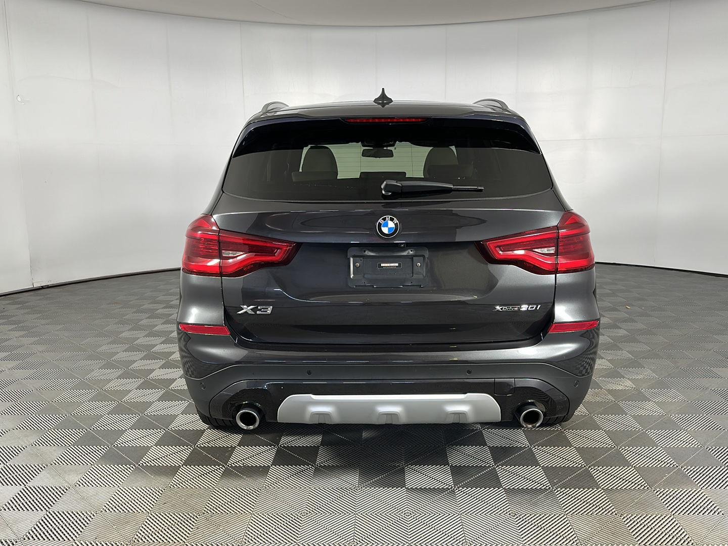 Used 2021 Dark Graphite Metallic BMW xDrive30i image 27