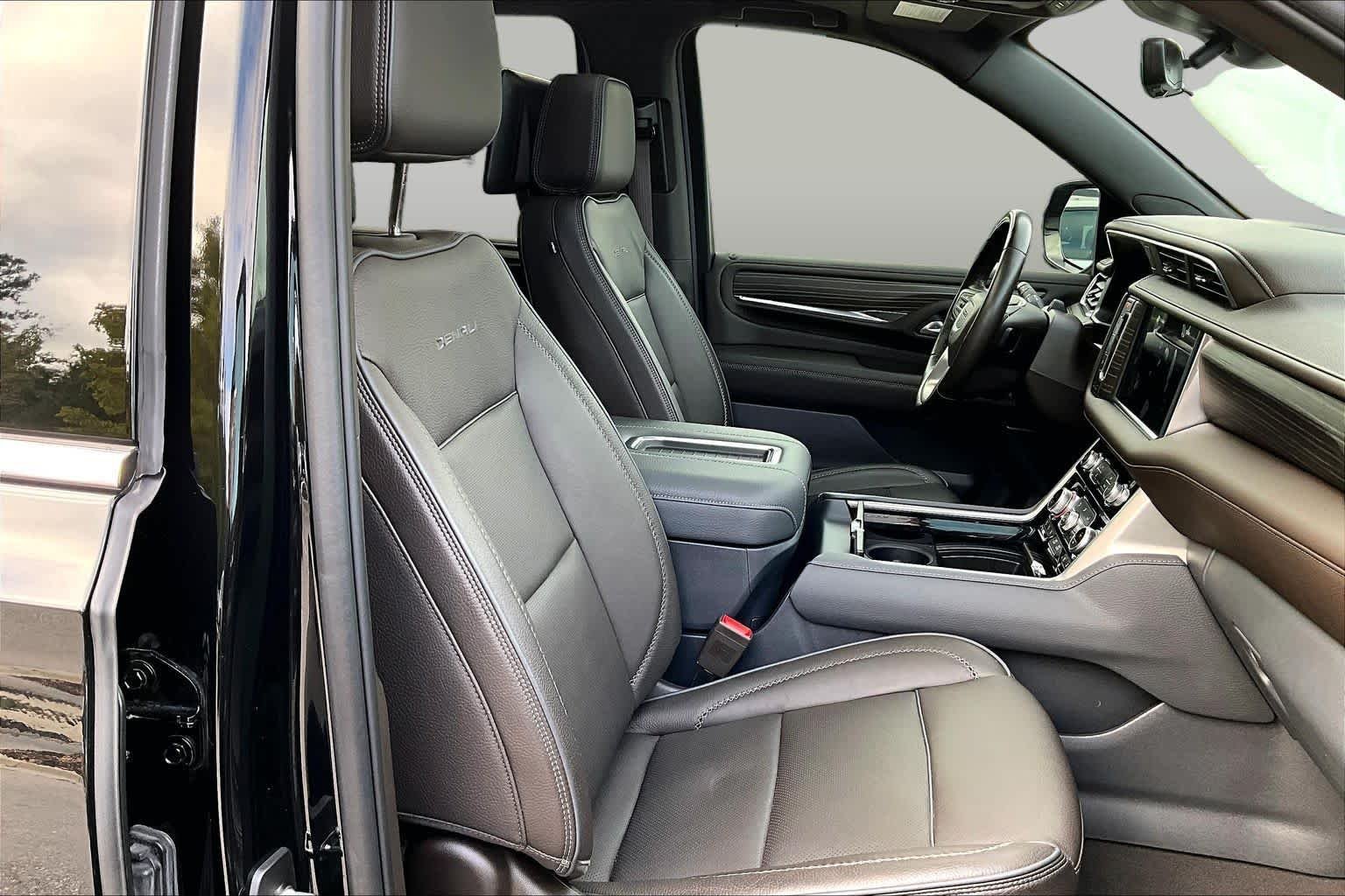 Used 2024 Onyx Black GMC Denali image 8