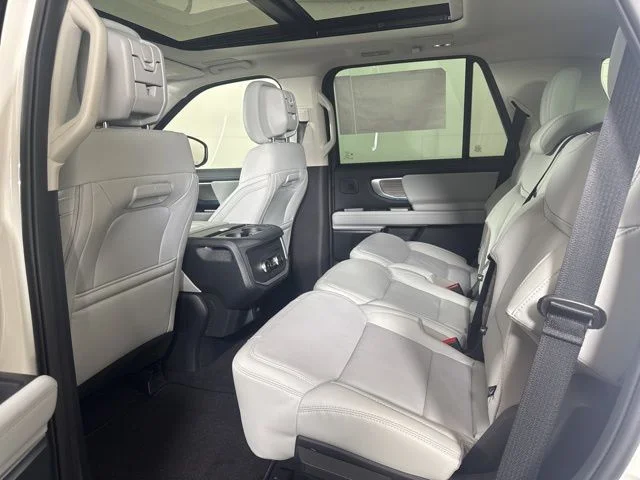 New 2026 Star White Metallic Tri-Coat Ford Platinum image 12