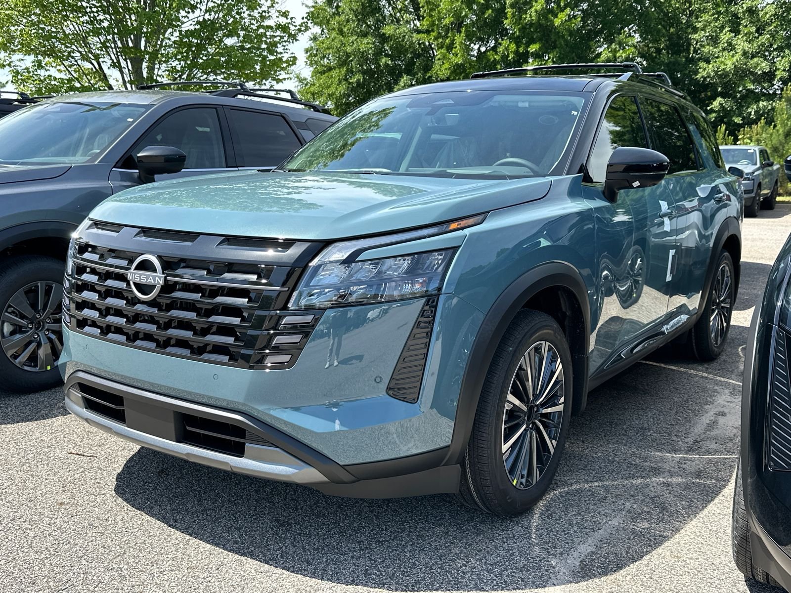 2026 Nissan Pathfinder Platinum 4WD's photo