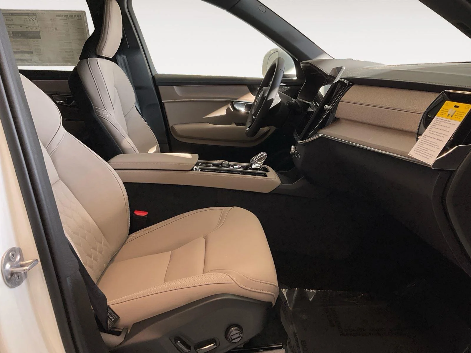 2026 Volvo XC90 Plus - Photo 15
