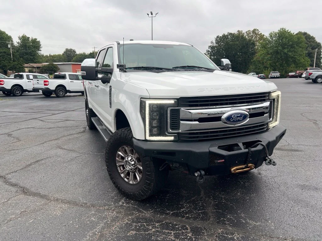 Used 2017 Oxford White Ford XLT image 1