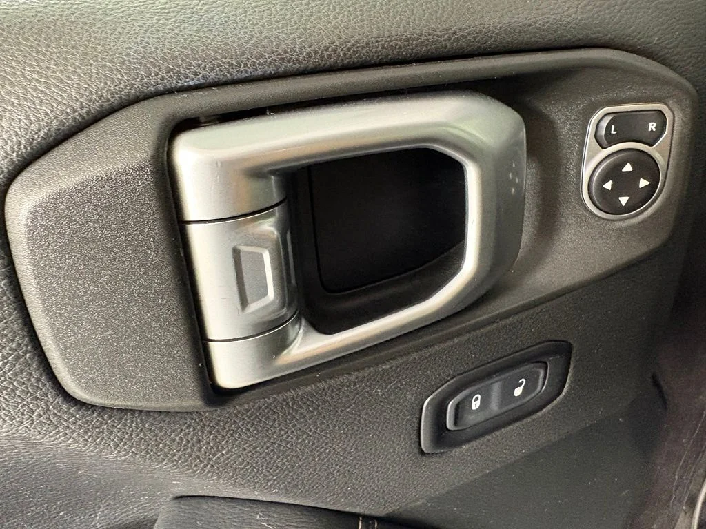Used 2020 Gray Jeep Unlimited Sahara image 20