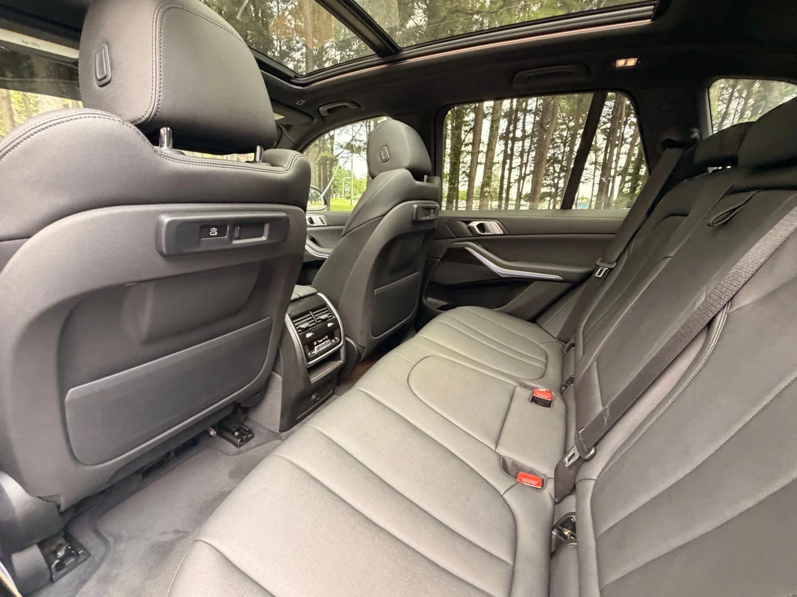 Used 2019 Mineral White Metallic BMW xDrive40i image 15