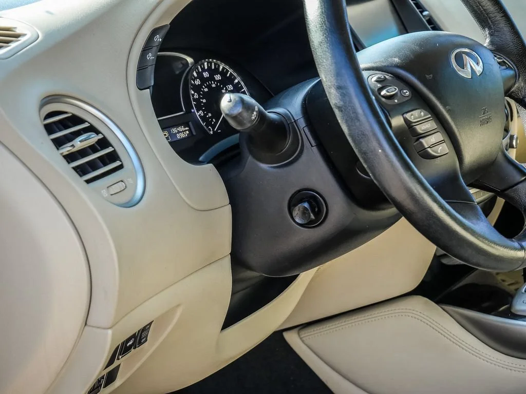Used 2015 White INFINITI NA image 35