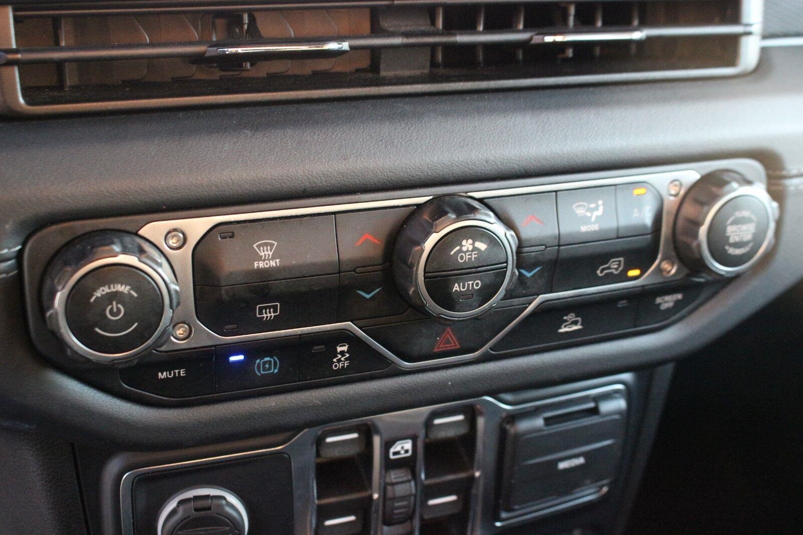 Used 2024 Grey Jeep Rubicon image 25