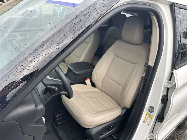 Used 2022 White Ford Limited image 12