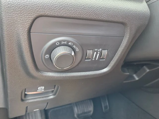 Used 2025 Red Jeep Altitude image 27