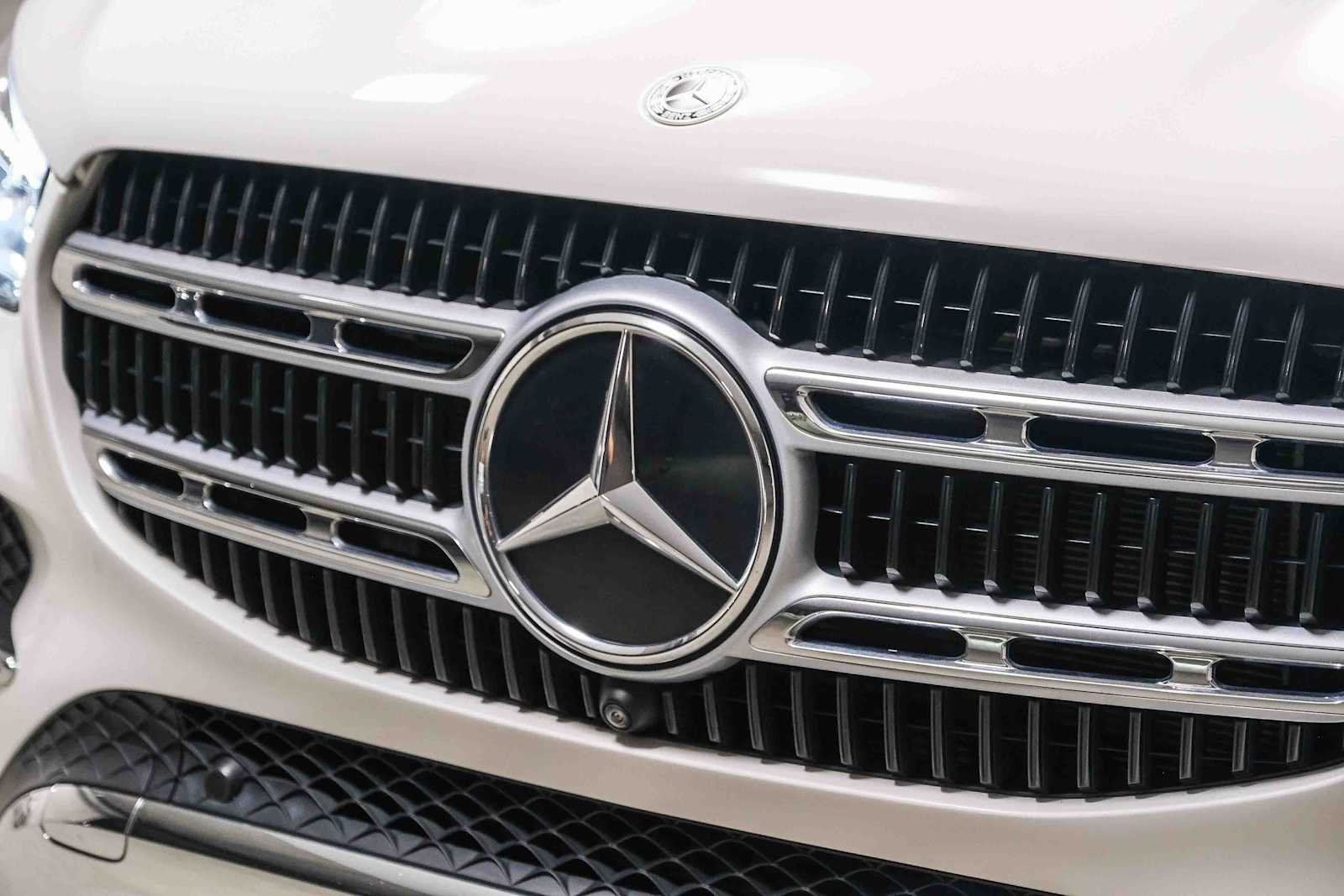 Certified Used 2024 Polar White Mercedes-Benz GLE 450e Plug-In Hybrid image 13