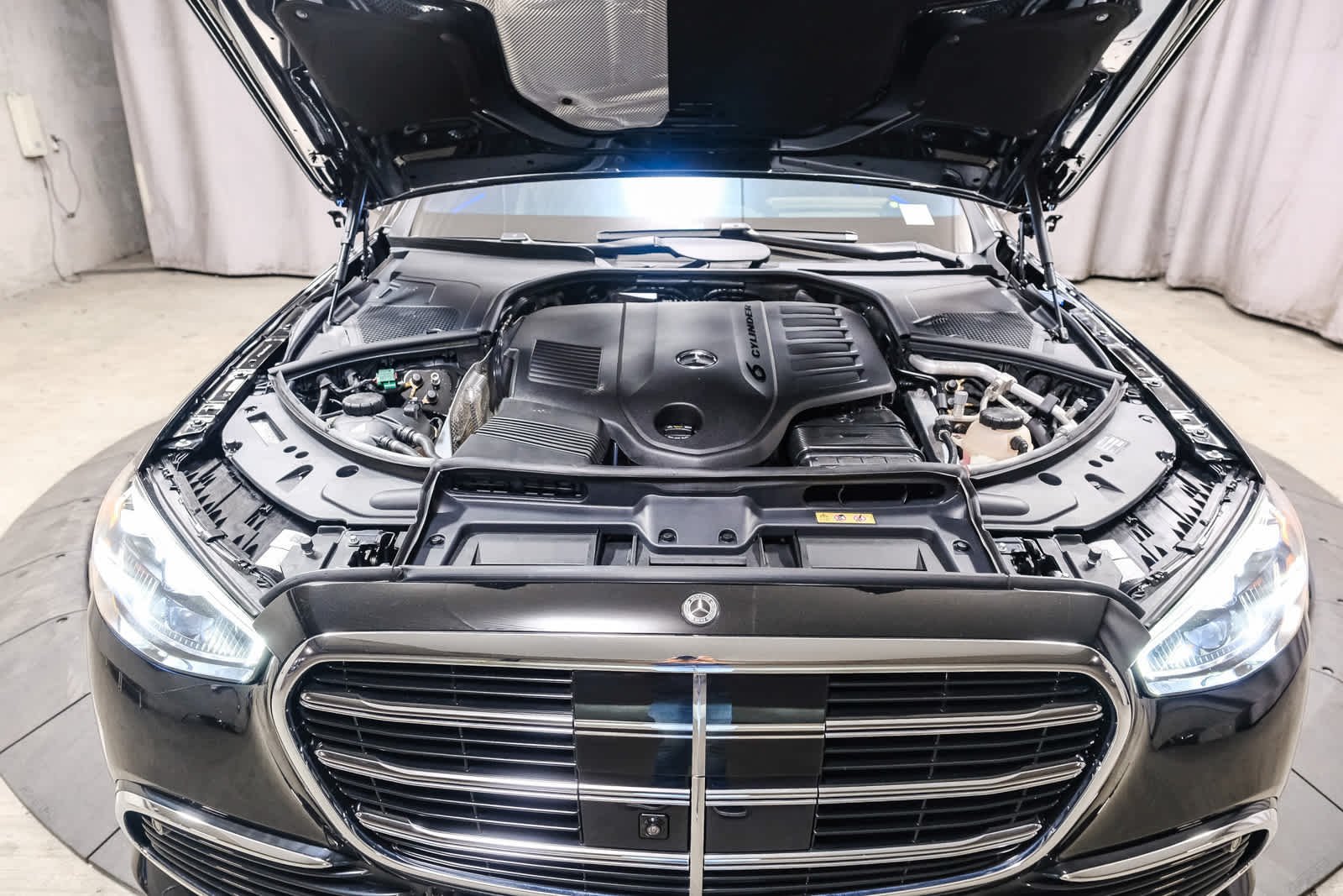 Used 2024 Black Mercedes-Benz S 580e image 33